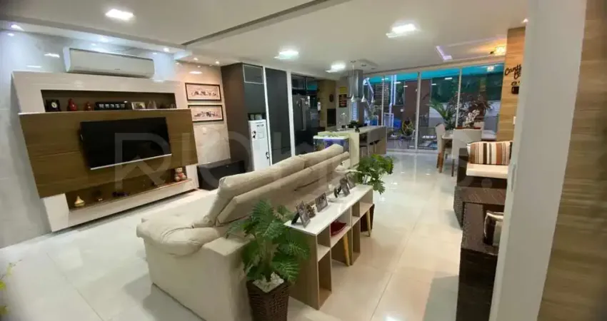 Casa Linear de 3 quartos, com 180m², à venda em Camboinhas, Niterói/RJ