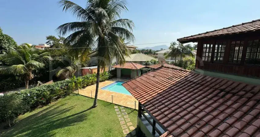 Casa em Condomínio, com 3 quartos e 410m², à venda em Itacoatiara, Niterói/RJ