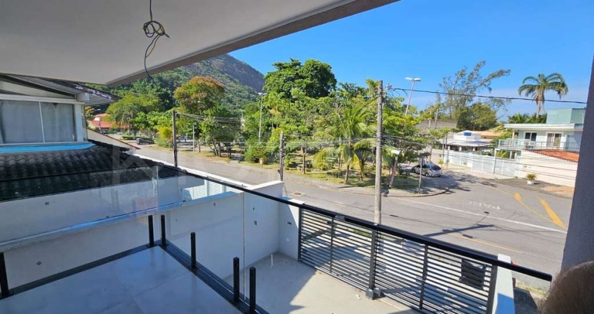 Casa Duplex de 4 quartos, com 211m², à venda em Itaipu, Niterói/RJ