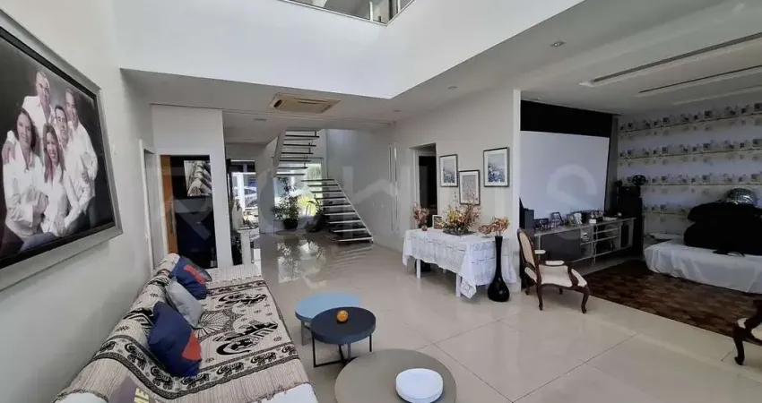 Casa em Condomínio com 4 quartos e 480m², à venda em Charitas, Niterói/RJ