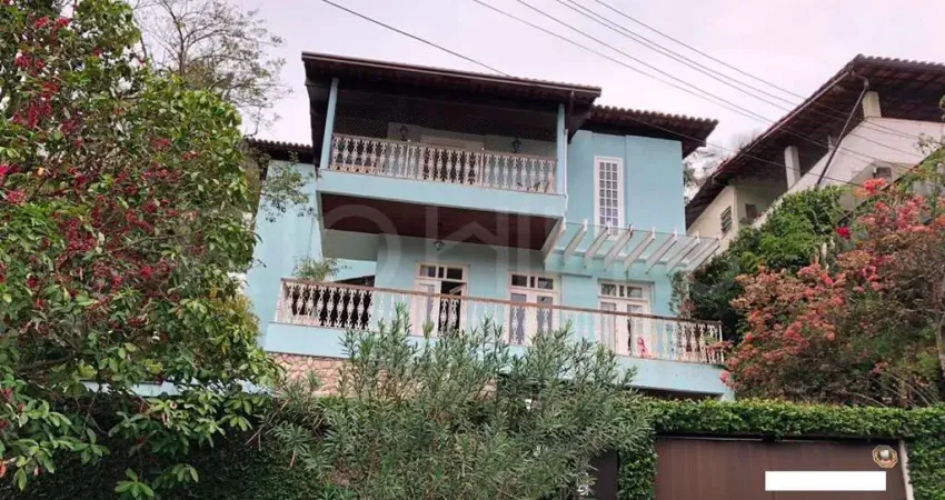 Casa duplex de 4 quartos, com 320m², à venda em são francisco, niterói/rj