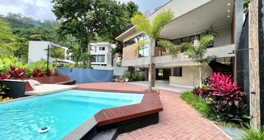 Casa em condomínio, com 4 quartos e 363m², à venda em charitas, niterói/rj