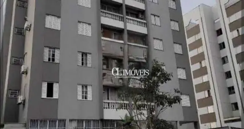Vende apartamento Centro, 3 dormitórios, armários embutidos, 2 salas com sacada, 2garagem - R$ 379.000