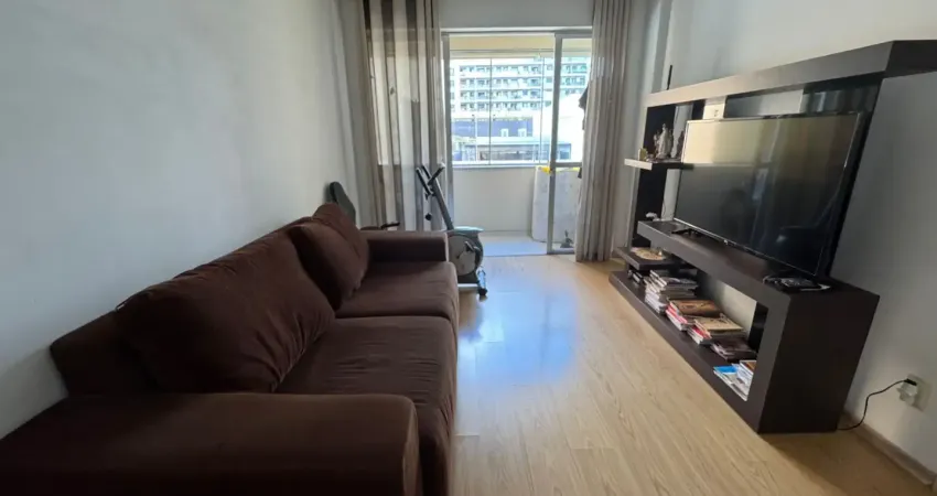 Apartamento 1 dormitório no centro de florianópolis - mobiliado e com vaga coberta!