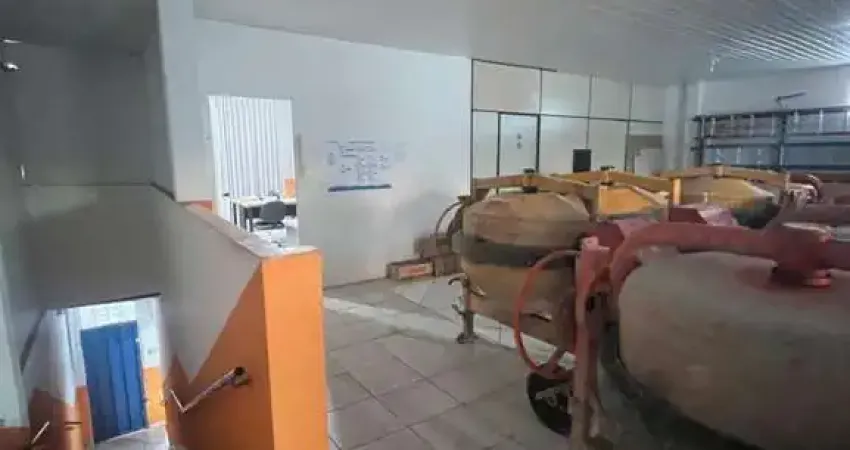Excelente Oportunidade: Salão Comercial na Avenida João Gomes Sobrinho em Cuiabá-MT - 02 Salas, 02 Banheiros, 04 Vagas de Garagem!