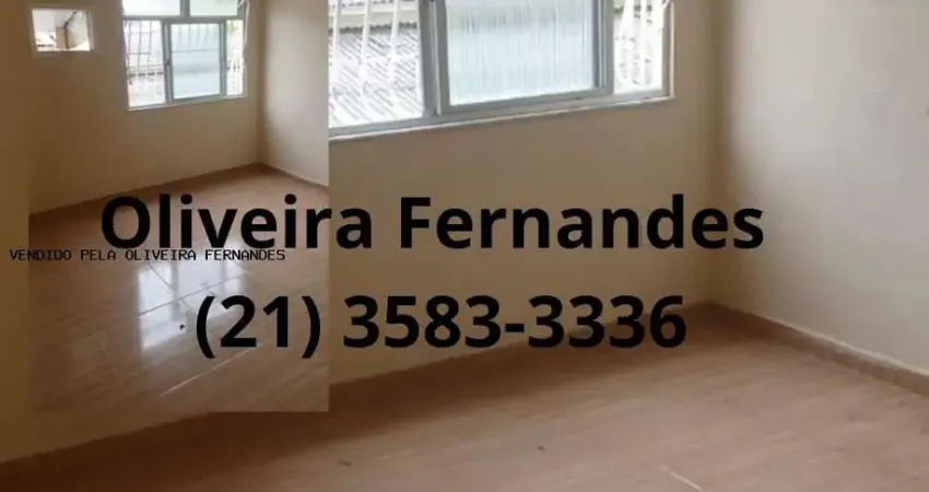 Casa com dois quartos e garagem para dois carros a venda em São Gonçalo.