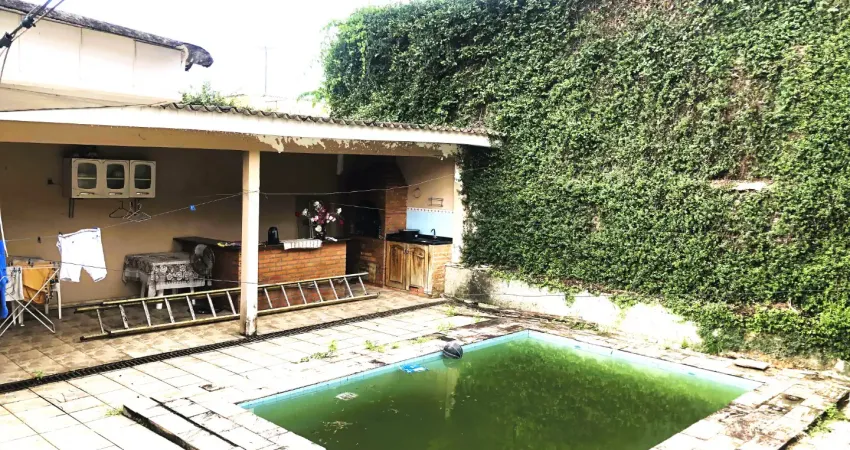 Linda casa, com 3 suítes, piscina, área gourmet, com semi-suíte, churrasqueira, no Aruanã, Compensa