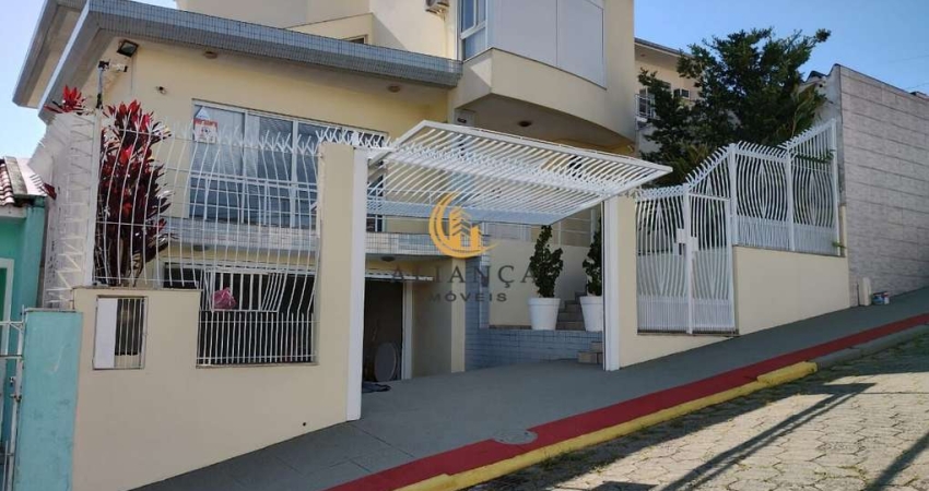 Casa à venda no bairro Capoeiras - Florianópolis/SC