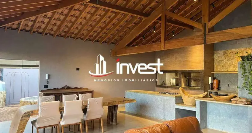 Casa à venda em condomínio fechado com 440m² de área construída, que oferece muito conforto e vários momentos de lazer.