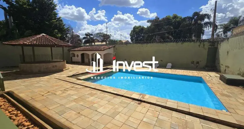 Casa com área de Lazer em perfeita localização ! Comercial ou residencial.