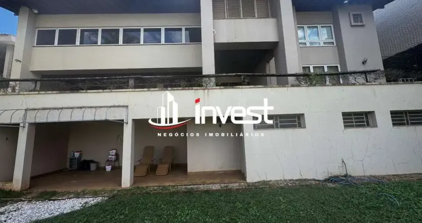 Casa mercês com 5 suítes, piscina, quadra, bar e garagem para 4 carros.