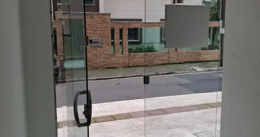 Sala locação no centro de balneario camboriú com 35 m² e banheiro