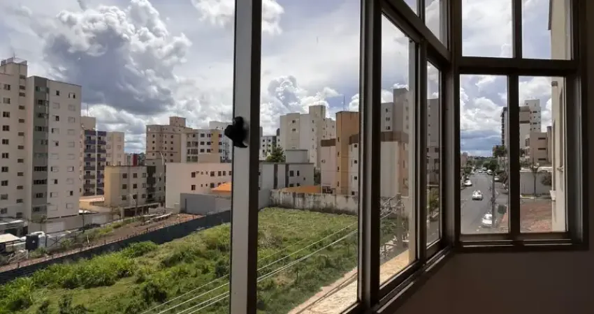 Apto 3 quartos - 1 suíte - semi mobiliado e 1 vaga coberta no tabajaras