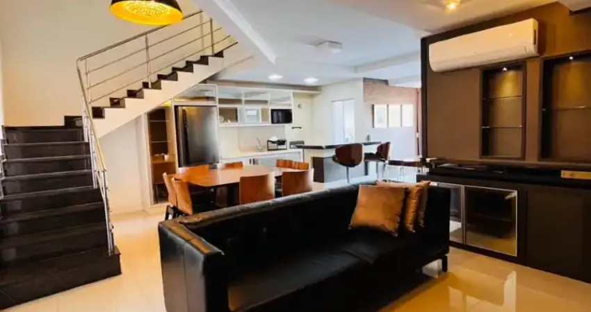 Apartamento duplex incrível com vista mar na praia brava disponível para locação anual!