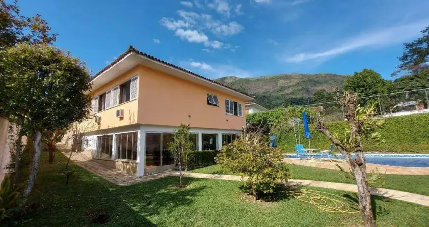 Casa com 4 dormitórios à venda, 264 m² por r$ 990.000,00 - araras - teresópolis/rj