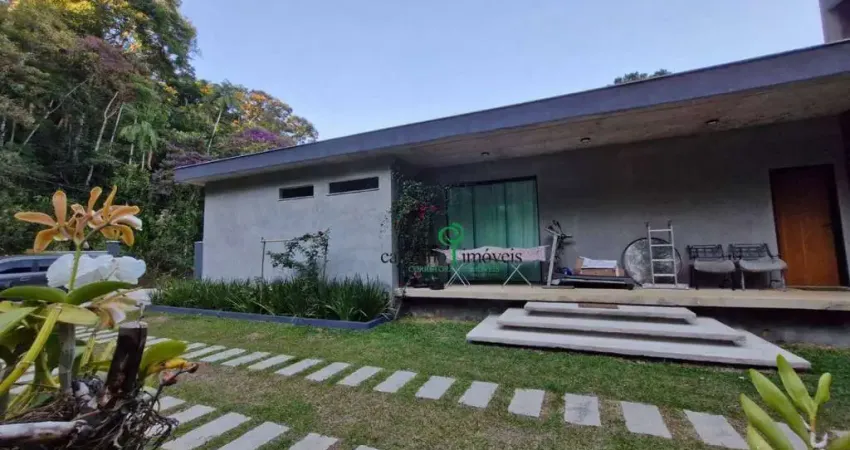 Casa com 1 dormitório à venda, 136 m² por r$ 595.000,00 - albuquerque - teresópolis/rj