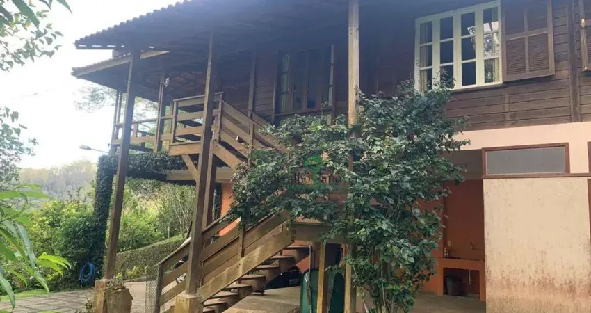 Casa com 3 dormitórios à venda, 140 m² por r$ 750.000,00 - albuquerque - teresópolis/rj