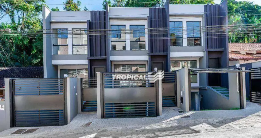 Sobrado com 3 dormitórios à venda, 138 m² por R$ 760.000,00 - Água Verde - Blumenau/SC