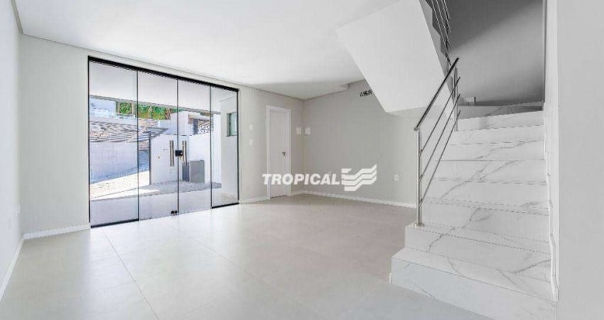 Sobrado com 3 dormitórios à venda, 129 m² por R$ 599.000,00 - Água Verde - Blumenau/SC