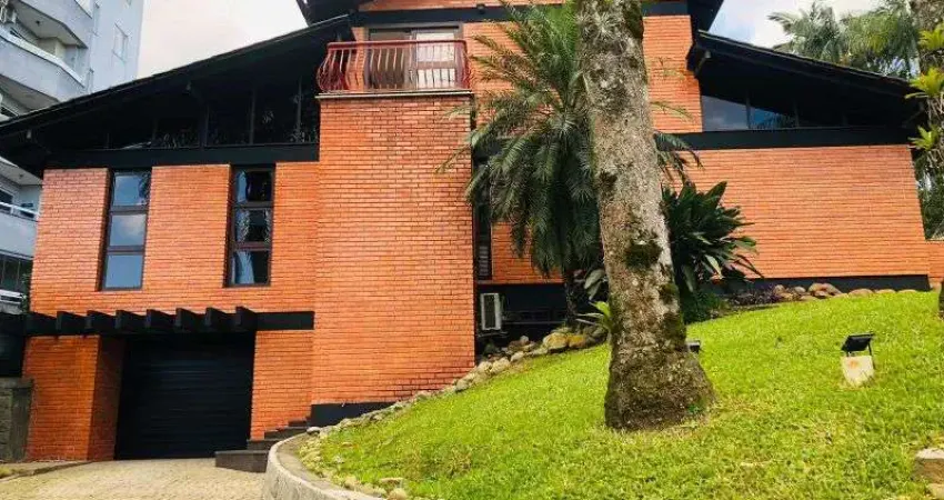 Casa com 3 quartos para alugar na Rua Gustavo Hoepfner, 118, Floresta, Joinville
