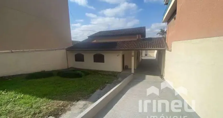 Casa com 5 quartos para alugar na Avenida Paulo Schroeder, 1872, Petrópolis, Joinville