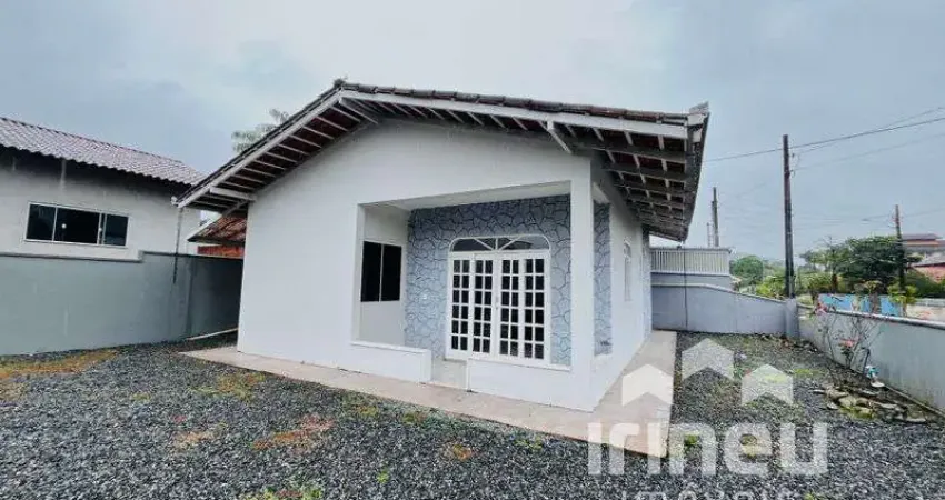 Casa com 3 quartos para alugar na MARTIN MAUL, 95, Iririú, Joinville