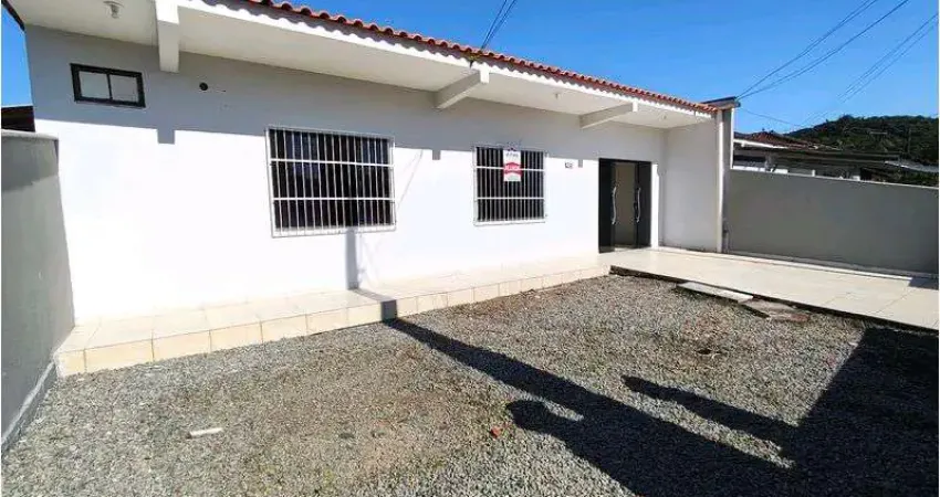 Casa com 2 quartos para alugar na Rua Padre Aloisius Helmann, 128, Paranaguamirim, Joinville