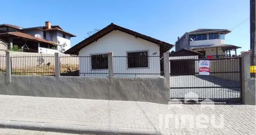 Casa com 2 quartos para alugar na TEOTÔNIO CUNHA, 120, Jarivatuba, Joinville