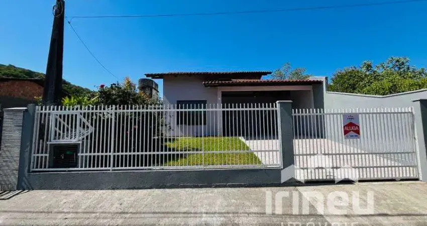 Casa perfeita para vida em família - 3 quartos e amplo quintal!