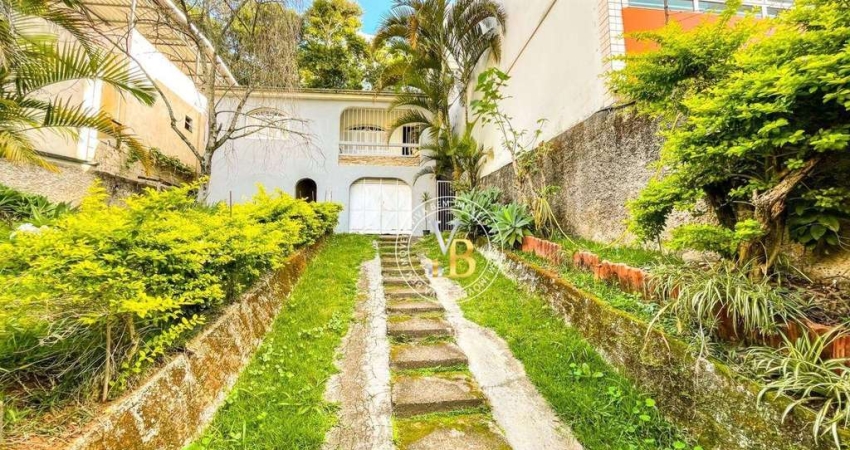 Casa com 4 quartos à venda, 275 m² por R$ 950.000 - São Pedro - Juiz de Fora/MG