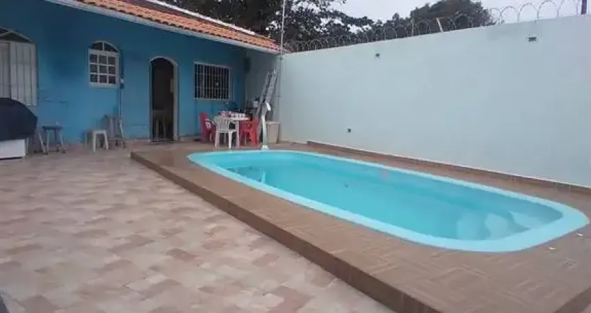 CASA Á 200MTS DA PRAIA COM 3 SUITES, PISCINA E 4 VAGAS DE GARAGEM - R$ 380 MIL