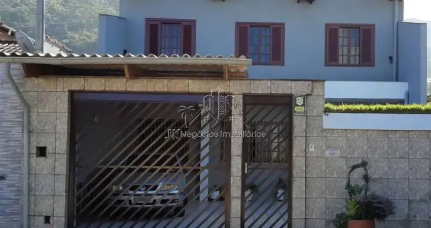 BELO SOBRADO COM 4 DOMITÓRIOS, SUITE, Á 200MT DA PRAIA NA VILA SÃO PAULO - R$500 MIL