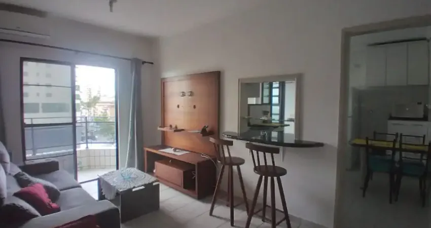 OPORTUNIDADE!!! AMPLO APARTAMENTO Á VENDA NO CENTRO - R$ 330 MIL  Á 80MTS DA PRAIA!!