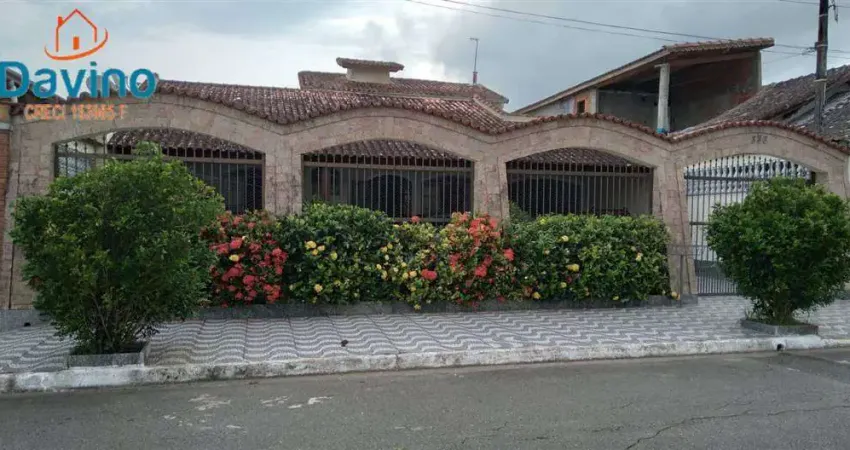 BELISSÍMA CASA TÉRREA, ISOLADA, 2 DORMS COM EDICULA E AMPLO QUINTAL