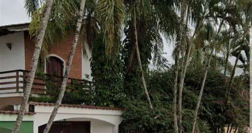 Belo sobrado isolado no flórida com 4 dormitórios, a menos de 200 metros da praia, $950.000 apenas à vista