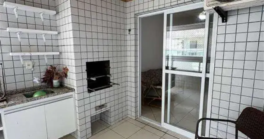 580mil a vista - apartamento de 02 dormitórios, sendo 1 suíte, à 100 metros da praia da vila guilhermina, mobiliado, sacada gourmet, 1 vaga de garagem.