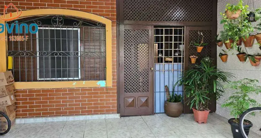680 mil - Casa térrea com edícula, área gourmet, 400 metros da Praia da Guilhermina, Praia Grande.