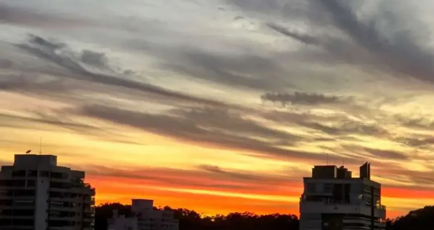 Apartamento com vista panorâmica Altíssimo Padrão 3 Suítes Dependência de empregada 200 metros área útil Andar Alto