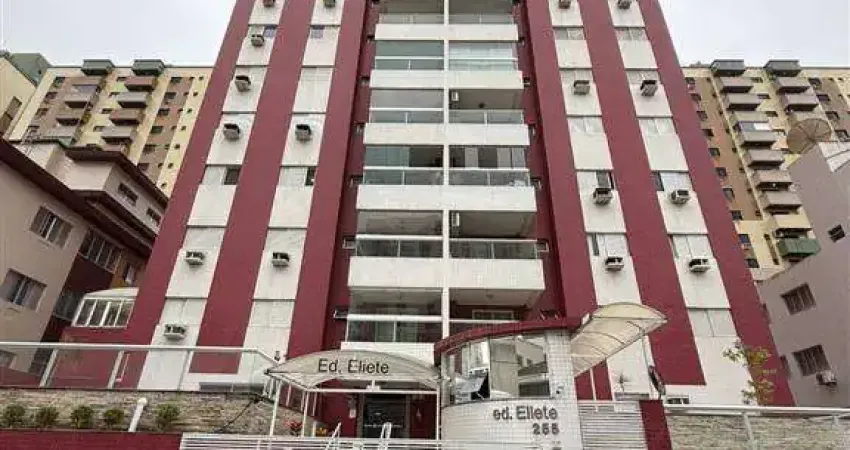 Apartamento próximo ao mar do canto do forte com 02 dormitórios 1 suite sacada com churrasqueira a carvão andar alto.
