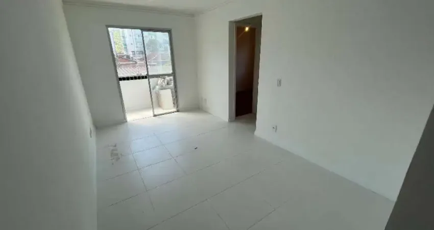 Apartamento no canto do forte 2 quartos sacada reformado elevador