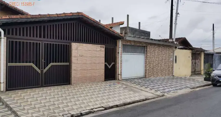 Linda casa com 2 dormitórios sendo uma suíte, 2 vagas de garagem e quintal por apenas r$400.000 à vista ou pelos bancos