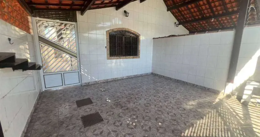 Casa com 2 quartos para alugar na Rua Alberto Figueiredo, 244, Vila Mirim, Praia Grande
