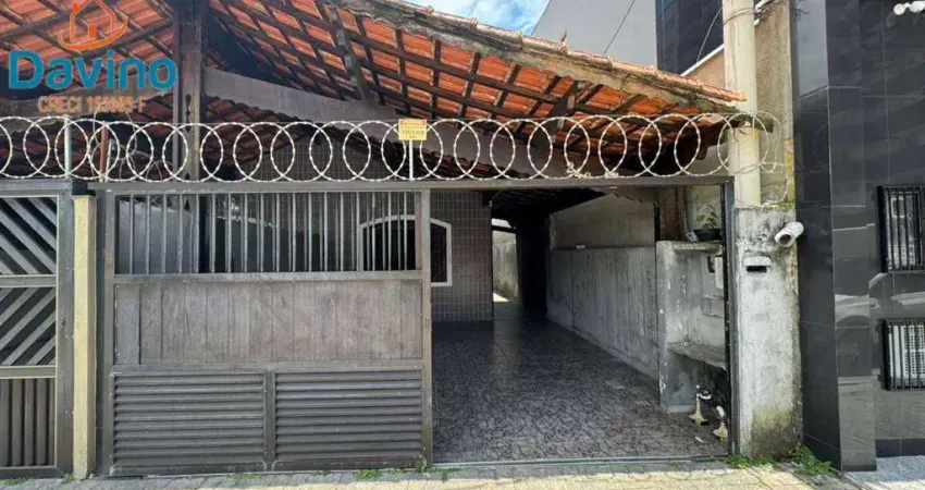 Casa geminada a 300 metros do mar da vila guilhermina. 590mil