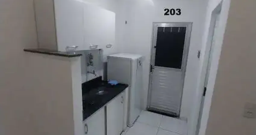Apartamento com 1 Quarto(s) e 1 banheiro(s) para Alugar, 14 m² por R$ 950 / Mês