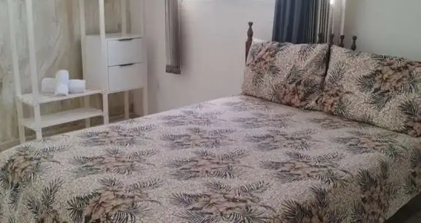 Casa com 3 Quarto(s) e 2 banheiro(s) para Alugar, 270 m² por R$ 4500 / Mês