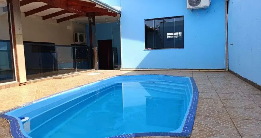 Casa com 2 Quarto(s) e 2 banheiro(s) para Alugar, 100 m² por R$ 3780 / Mês
