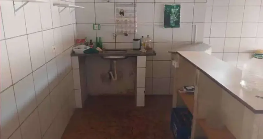 Casa com 1 Quarto(s) e 1 banheiro(s) para Alugar, 1 m² por R$ 750 / Mês