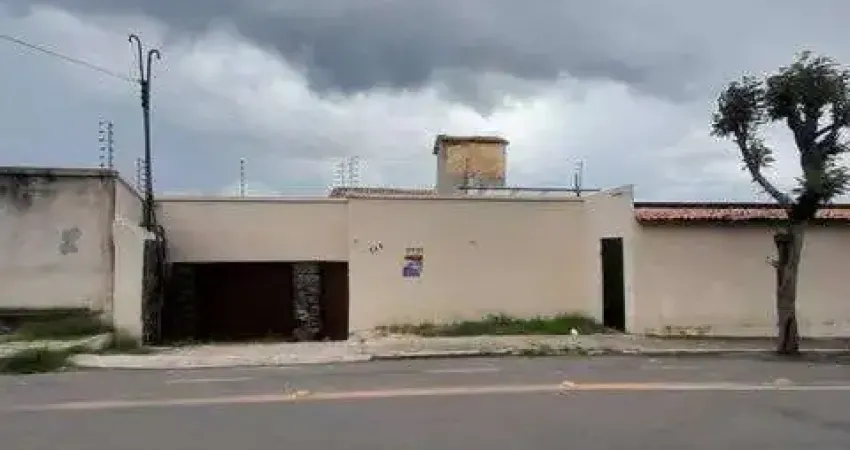 Casa com 5 Quarto(s) e 4 banheiro(s) para Alugar, 1000 m² por R$ 1620 / Mês