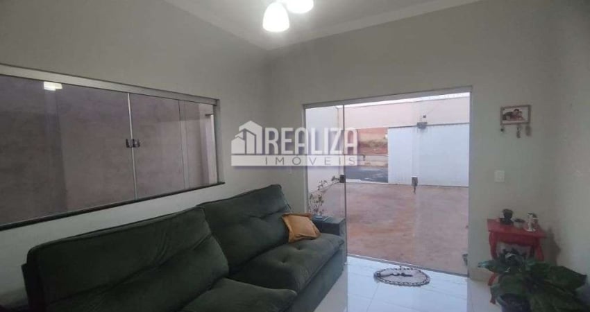Casa com 2 Quarto(s) e 2 banheiro(s) para Alugar, 100 m² por R$ 1667 / Mês