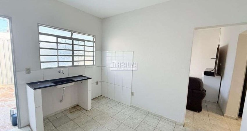 Casa com 1 Quarto(s) e 1 banheiro(s) para Alugar, 80 m² por R$ 1200 / Mês